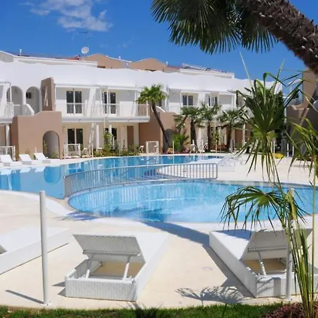 Wave Village Piazza Trieste * לידו די ג'סולו