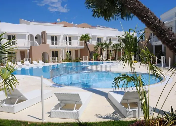 Wave Village Piazza Trieste * 리도 디 예솔로